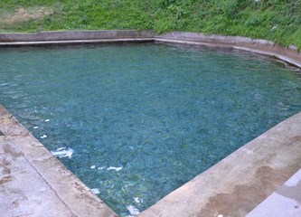 Stari bazen dobar je za osvježenje, no mogli smo imati kupalište!