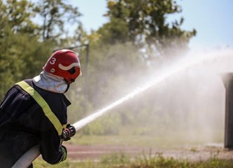 FOTO: Vatrogasci uspješni na natjecanju, uživali i na zabavi