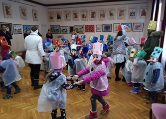 Maskirani mališani zaplesali u Krašiću