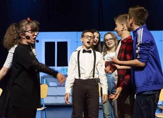 Rasturaju na pozornici: Školarci s mjuziklom "Debata" osvojili 1. nagradu