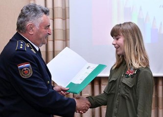 Teo Todorović nagrađen za najbolji rad na temu vatrogastvo