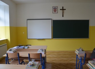 Stara škola u Desincu zablistala novim sjajem