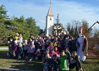 Duh zajedništva u Svetoj Jani: Mališane razveselio Sveti Nikola