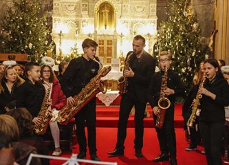 Hote o ljudi sim – božićni poetsko-glazbeni program oduševio i treći puta
