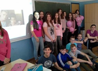 OŠ Ljubo Babić: Ružičaste majice kao znak borbe protiv vršnjačkog nasilja