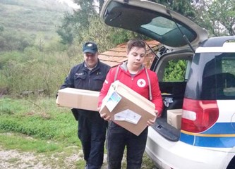 Volonteri GDCK-a Jastrebarsko podijelili uskršnje pakete
