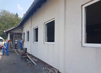 FOTO: Društveni domovi u Dragovanščaku i Pavlovčanima dobili novu stolariju