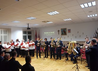 DVD Petrovina održao tradicionalni Božićni koncert, izvedbom brojnih poznatih skladbi