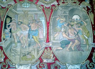 Na Veliki petak u Zagrebačku katedralu stavlja se Božji grob, dao ga je izraditi biskup Petar Petretić u tehnici reljefnoga zlatoveza na svili