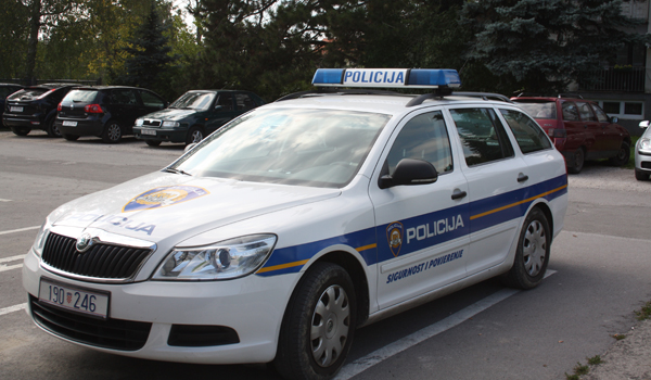 policijski auto slika.jpg