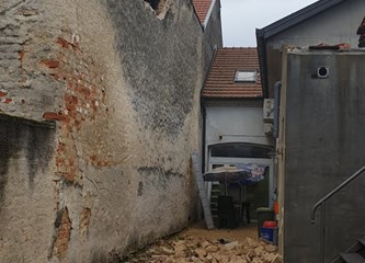 U Jaski stradalo četrdesetak objekata, službe sa statičarima obišle teren