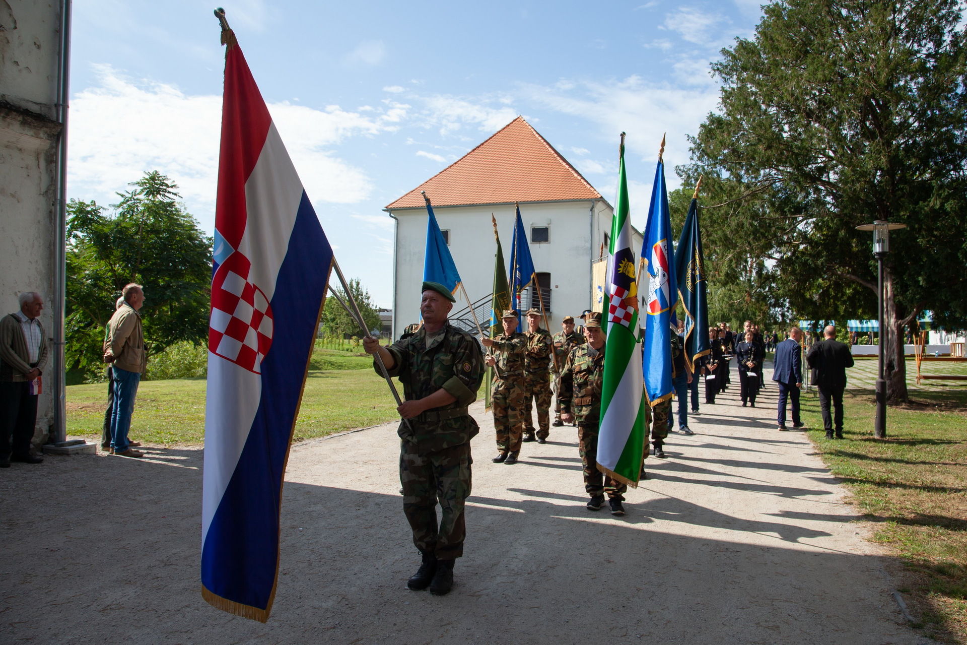 Jastrebarsko svečano proslavilo 30. obljetnicu početka Domovinskog rata i prvog postrojavanja Jaskanaca: Branitelji HVALA!