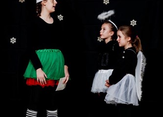 FOTO Čaroliju na kazališne daske donijele božićne predstave Kazališta Škrabe