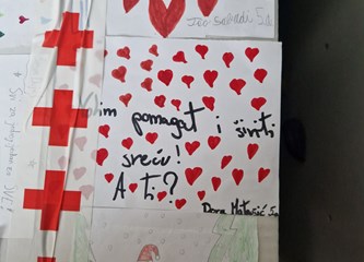 FOTO Kakva akcija! Crveni križ s jaskanskim školarcima i vrtićancima prikupio 150 paketa i poklona za potrebite