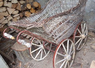 Obnovljena dječja kolica stara više od 100 godina