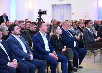 Svečana sjednica platforme „Sve se može”: Predstavljeni kandidati za nadolazeće lokalne izbore