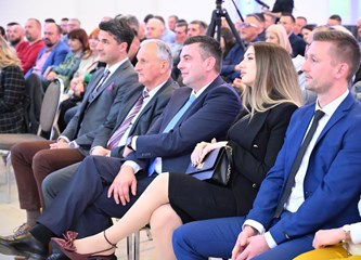Svečana sjednica platforme „Sve se može”: Predstavljeni kandidati za nadolazeće lokalne izbore
