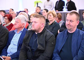 Svečana sjednica platforme „Sve se može”: Predstavljeni kandidati za nadolazeće lokalne izbore