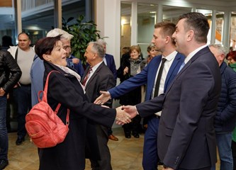 Svečana sjednica platforme „Sve se može”: Predstavljeni kandidati za nadolazeće lokalne izbore