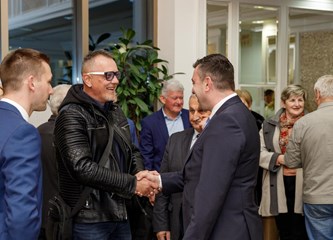 Svečana sjednica platforme „Sve se može”: Predstavljeni kandidati za nadolazeće lokalne izbore