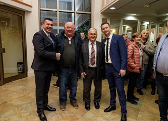 Svečana sjednica platforme „Sve se može”: Predstavljeni kandidati za nadolazeće lokalne izbore